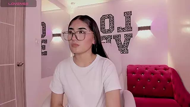 Scarleth__Brown from StripChat is Freechat