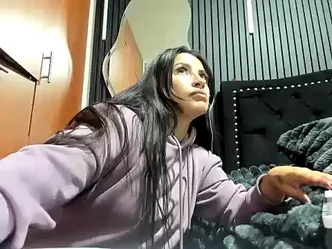 Scarletr_red from StripChat