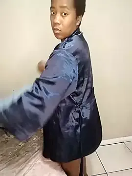 Freechat SexyLipss_ on StripChat