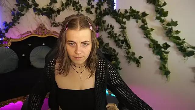 ShinyfromUa from StripChat is Freechat