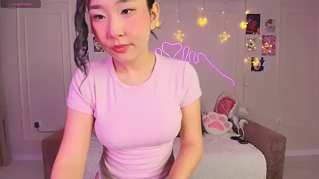 Freechat shybabynana on StripChat