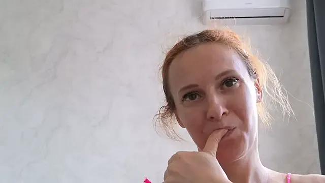 SimaGoldy from StripChat