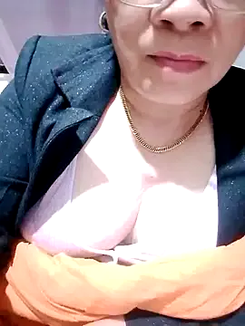 Freechat small-house123 on StripChat