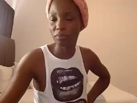 SoftRosee from StripChat is Freechat