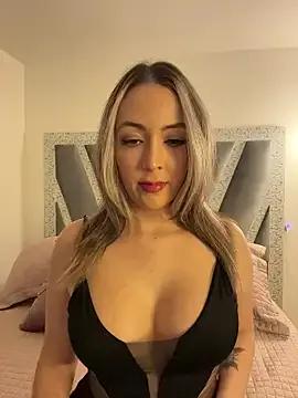 SophieeMills from StripChat is Freechat