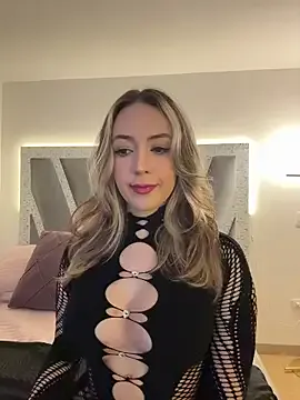 Freechat SophieeMills on StripChat