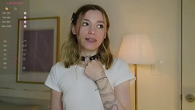 StarryMary from StripChat is Freechat