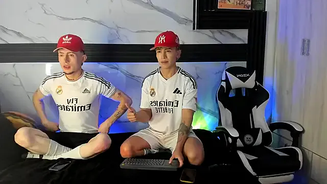 Freechat strongManLatino on StripChat