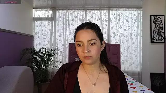 sweet_ahinara from StripChat is Freechat