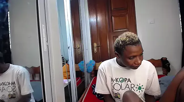 Freechat sweetchocolate9 on StripChat