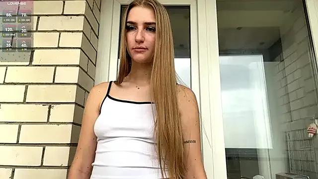 SweetJinny88 from StripChat is Freechat