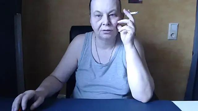 SweetPhoenix76 from StripChat