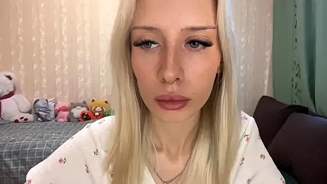 SwitchedFiver from StripChat is Freechat