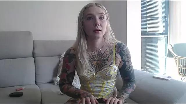 tattoobbgirl from StripChat is Freechat