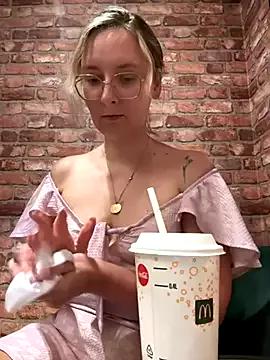 The_Snowwhitee from StripChat