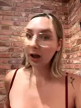 The_Snowwhitee from StripChat