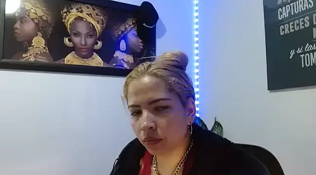 Freechat THEBOSSLARA on StripChat