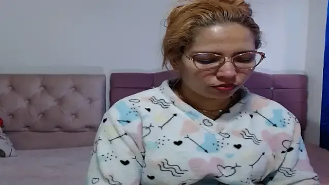 Freechat THEBOSSLARA on StripChat