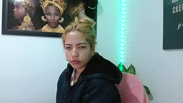 Freechat THEBOSSLARA on StripChat