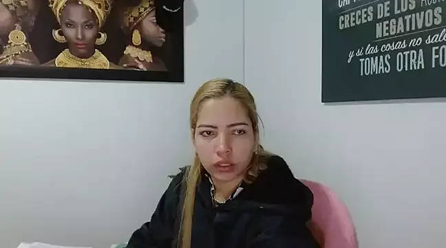 Freechat THEBOSSLARA on StripChat