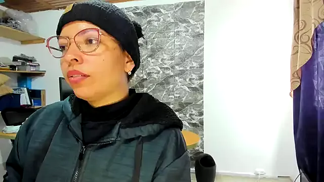 Freechat THEBOSSLARA on StripChat