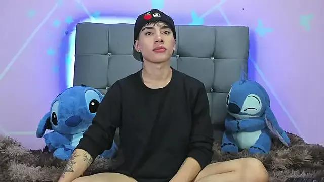 Thiago_Divine_ from StripChat is Freechat