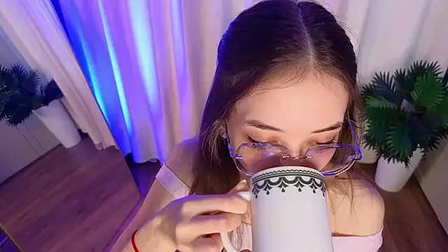 Freechat tinyanie on StripChat