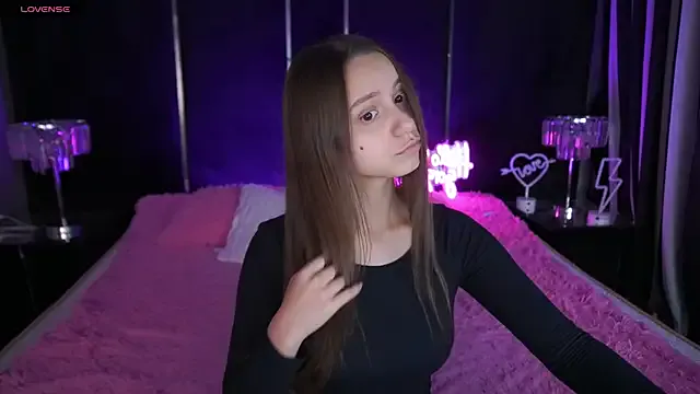 Freechat TinyNatalie on StripChat