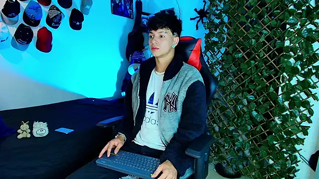 Freechat twink_sebas_ on StripChat