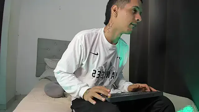 Freechat twinkDuohot on StripChat