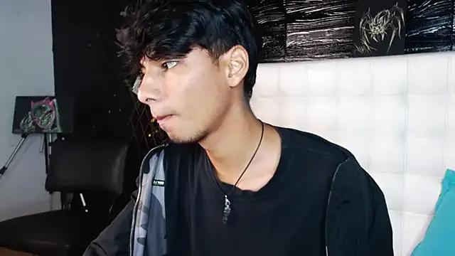 tyler_wolf1_ from StripChat is Freechat
