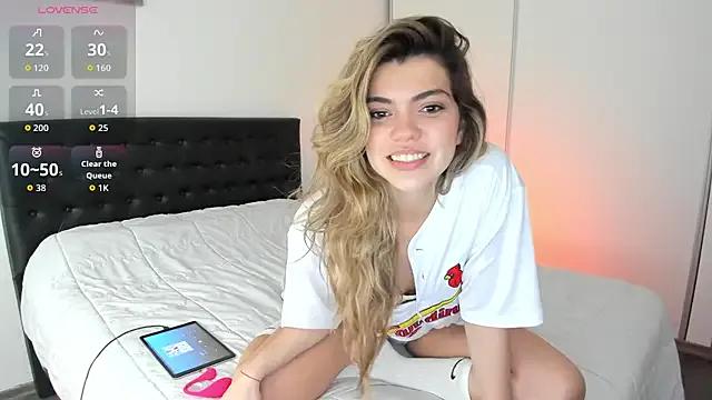 VanessaVelezXO from StripChat is Freechat