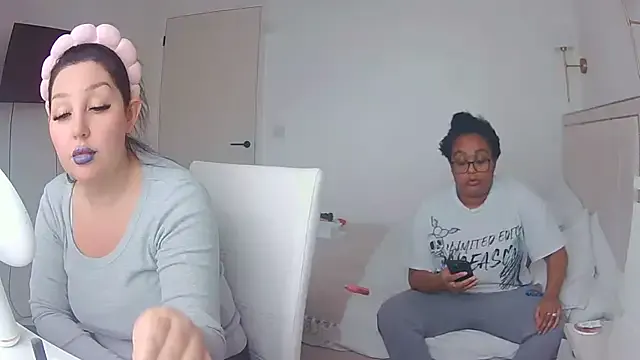 Freechat vanilla_chocolate23 on StripChat