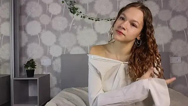 VelvetRisque from StripChat is Freechat