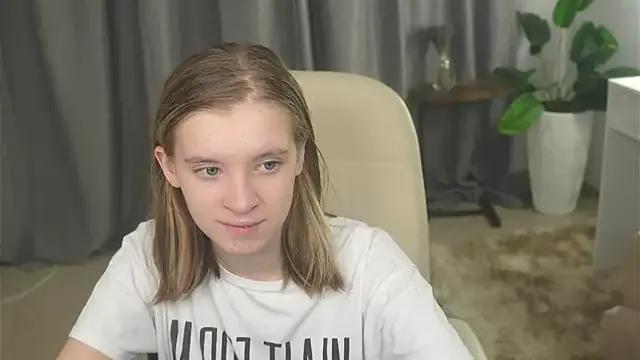 VestaRonan from StripChat is Freechat