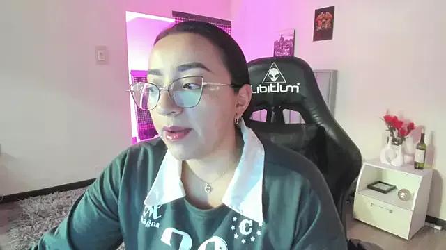 Viollet_rosse from StripChat is Freechat