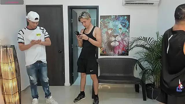 Voyeurism_guyss from StripChat is Freechat
