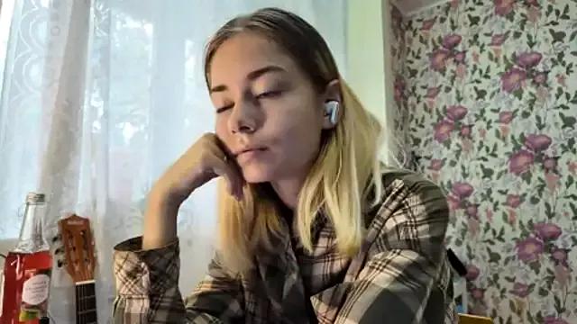 Witching_Moon from StripChat is Freechat