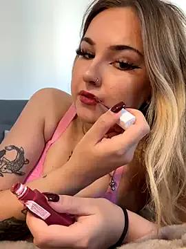 xannybabyy from StripChat is Freechat