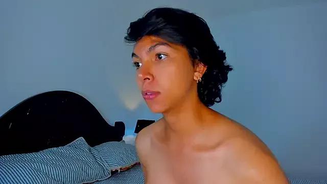 xhenisa_ from StripChat is Freechat
