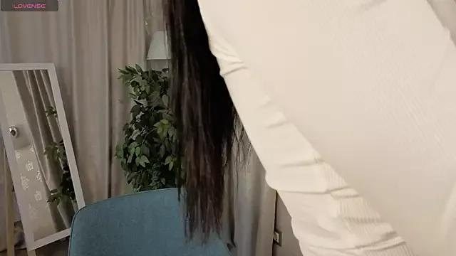 YaminaRedd from StripChat is Freechat