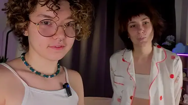 Freechat YaniraHalliburton on StripChat