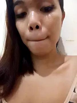 yolly_fox from StripChat is Freechat