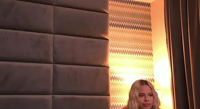 YssabelFox from StripChat is Freechat