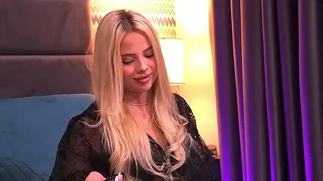 YssabelFox from StripChat is Freechat
