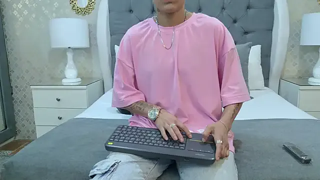 ZoeKrug — Raise the dumbbell naked