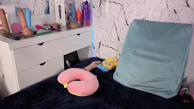 zoelight18 from StripChat is Freechat