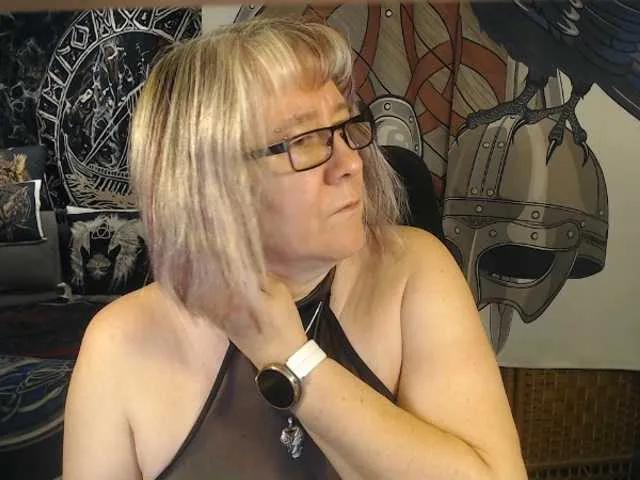 Offline 90dTitten on BongaCams