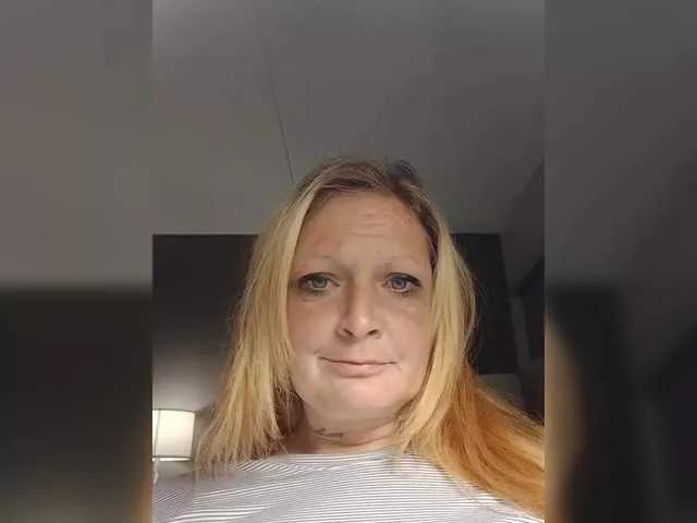 Offline Adelaideskyy on BongaCams