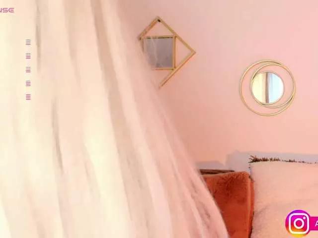 Offline Aliceowenn on BongaCams